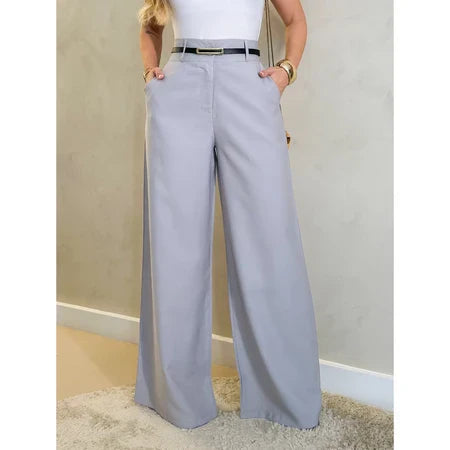 Calça pantalona de linho feminina bege com cintura alta

Modelo usando calça de linho preta elegante com sandálias

Calça pantalona cinza com corte reto e tecido leve

Calça de linho plus size feminina para verão 2025

Calça pantalona verde musgo com cintura marcada

Look minimalista com calça de alfaiataria feminina

Calça confortável de linho com bolsos laterais

Detalhe da costura e caimento da calça pantalona de linho

Calça pantalona feminina estilo alfaiataria para escritório

Moda casual chic com cal